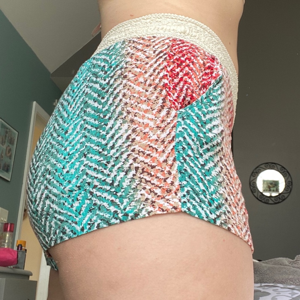Colorful Linen Shorts - Picture 3 of 3